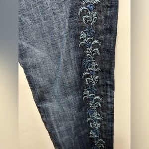 •DriftWood embroidered jeans